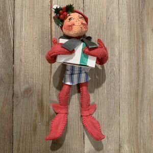 ANNALEE® VINTAGE Elf Shelf 1994 6" Red Workshop with Gift Box Christmas Decor